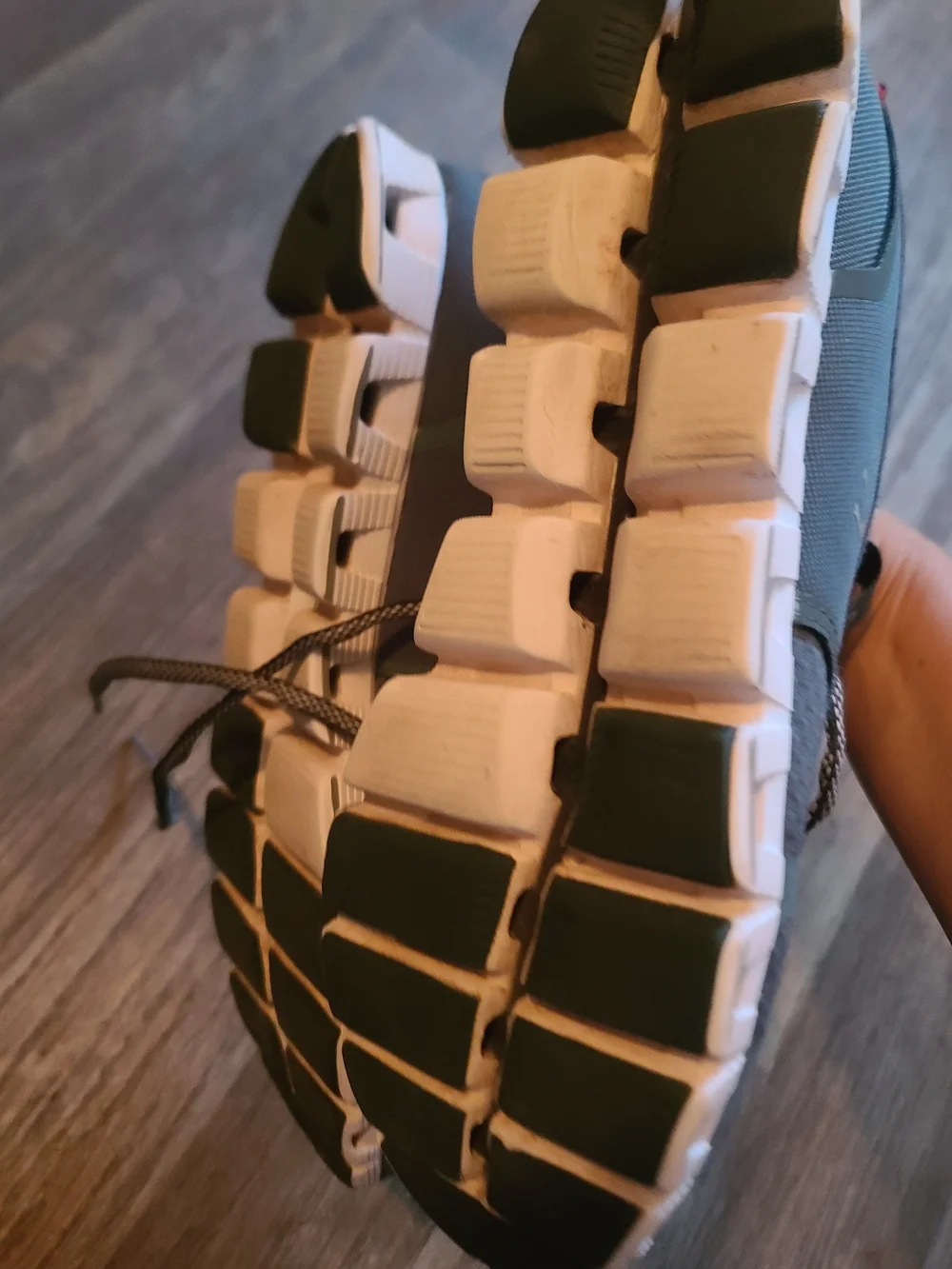 On Running Men's Teal and Black Cloud-Style Sneakers